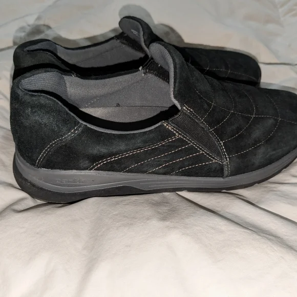 Women's Earth Journey Black Slip-On Shoes 8.5 wide - Picture 2 of 6